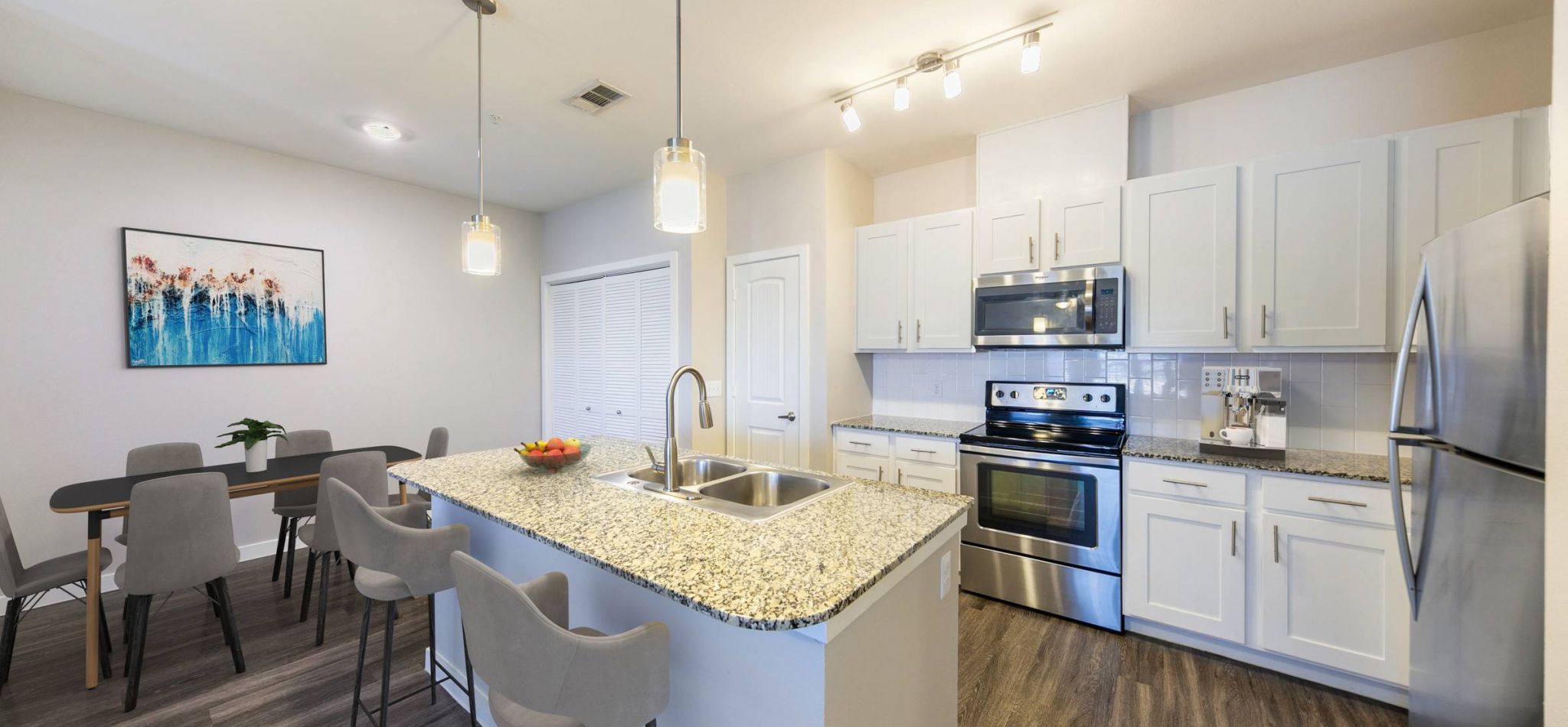 Hawthorne at Crenshaw modern apartment kitchen with kitchen island, granite countertops, stainless steel appliances, 9ft ceilings